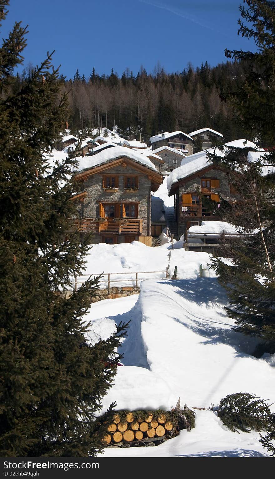 Mountain house cou allta a blanket of snow. Mountain house cou allta a blanket of snow