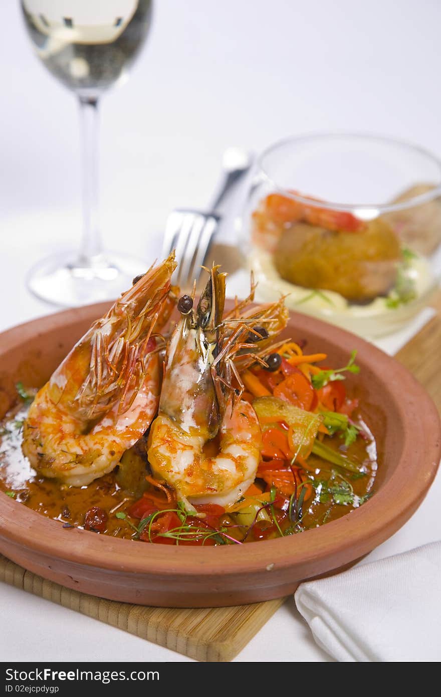 Sizzling Prawns With Condiments And Wine