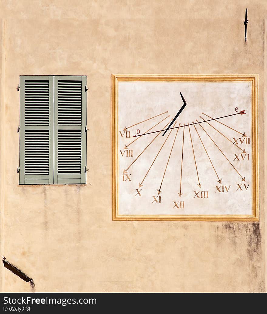 Outdoor wall decoration: sundial