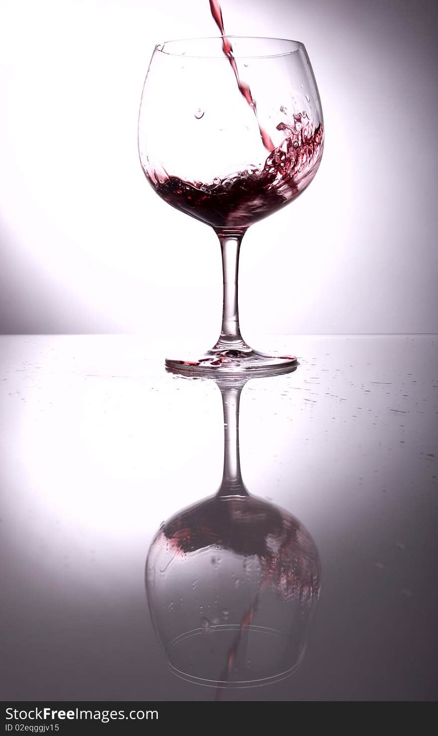 Splashing wine in to the wineglass. Splashing wine in to the wineglass