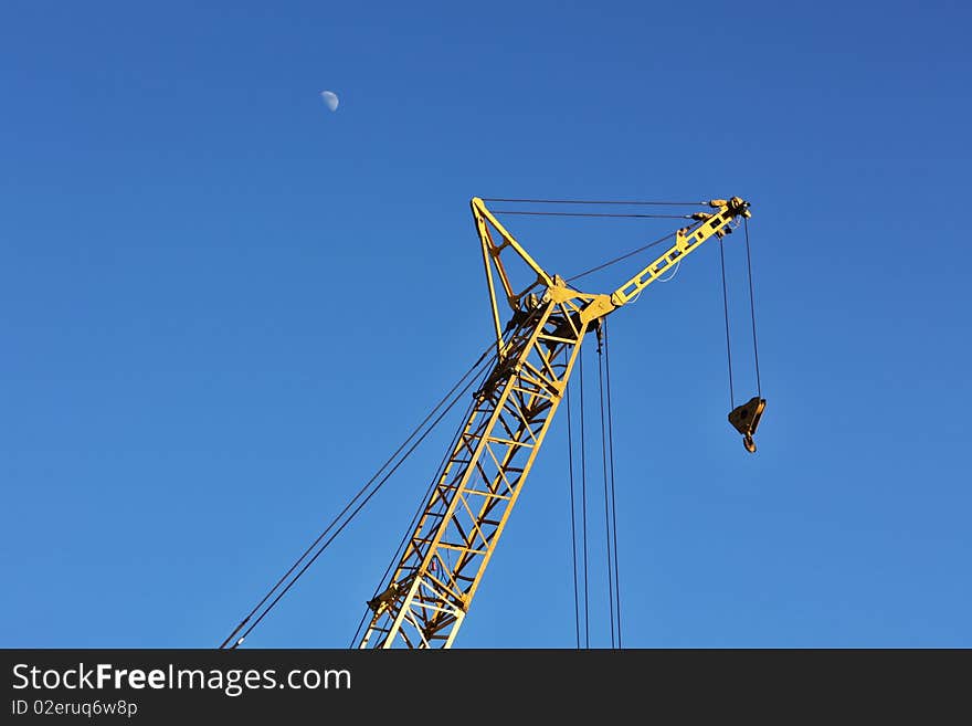 The yellow crane and moon horizontal