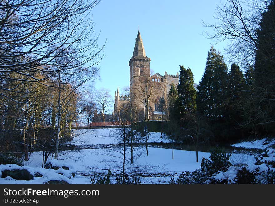 A seasonal photo of Dunfermline abbey seen from the glen. A seasonal photo of Dunfermline abbey seen from the glen.