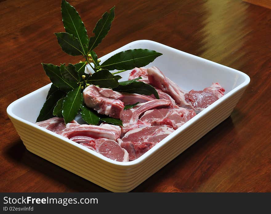 Lamb chops with bay leaves