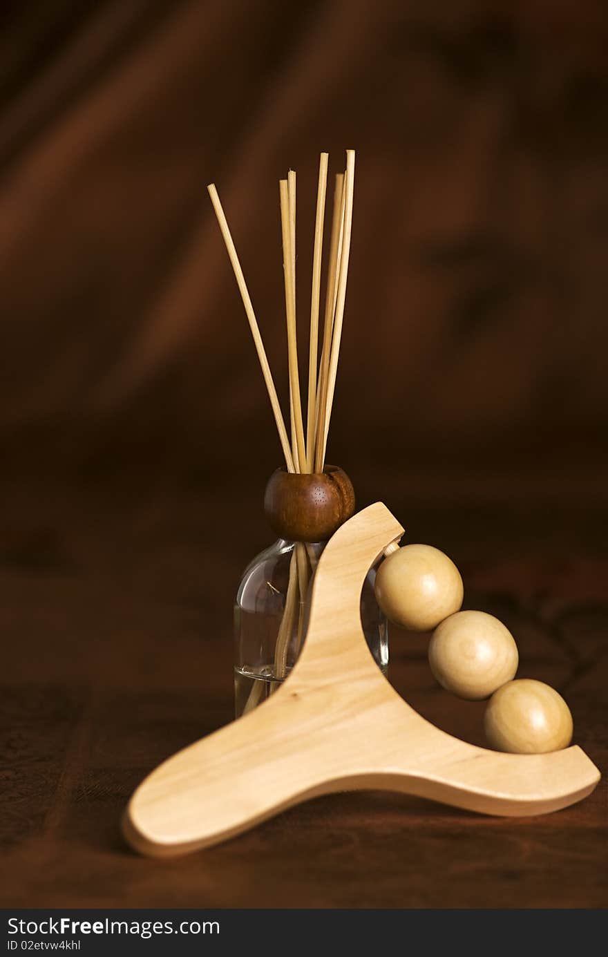 Wooden massager with diffuser