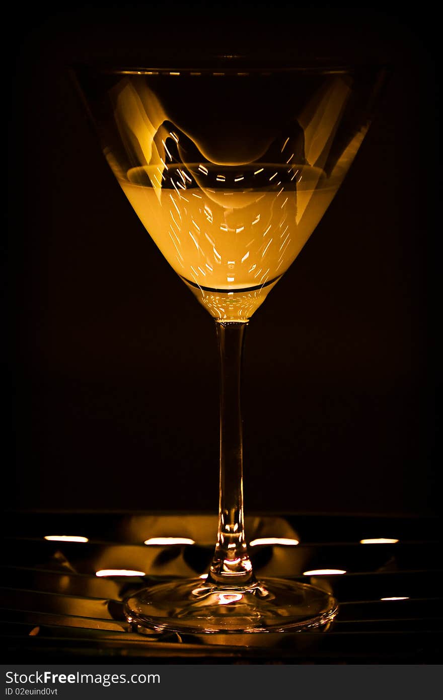 Yellow cocktailglas with interessting light