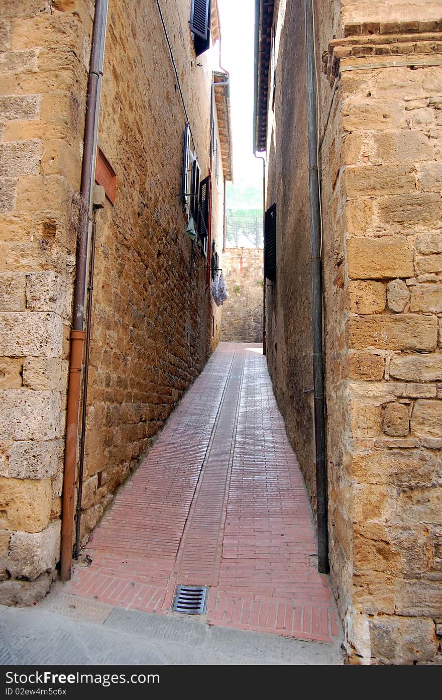 Narrow street in San Giminiano fortress, Tuscany, Italy. Narrow street in San Giminiano fortress, Tuscany, Italy