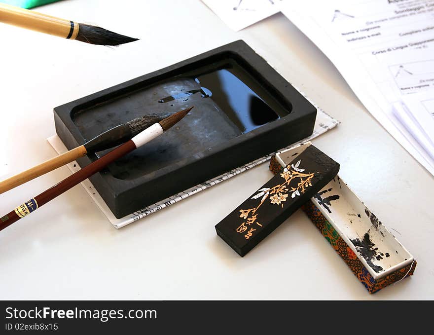 Japanese accessories to write in a traditional way