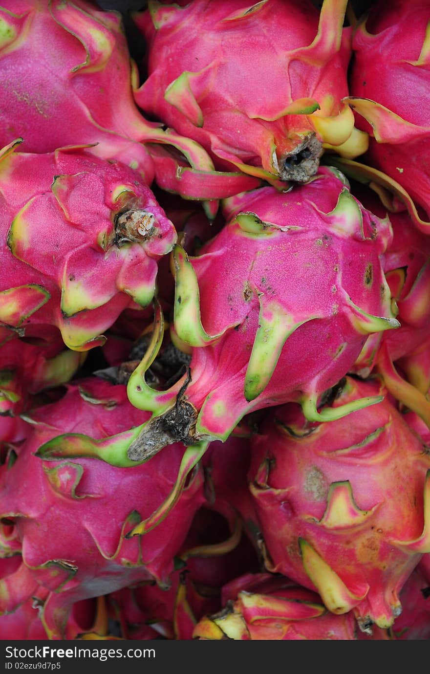 Close up picture of a pile of dragonfruits on a street market in Thailand