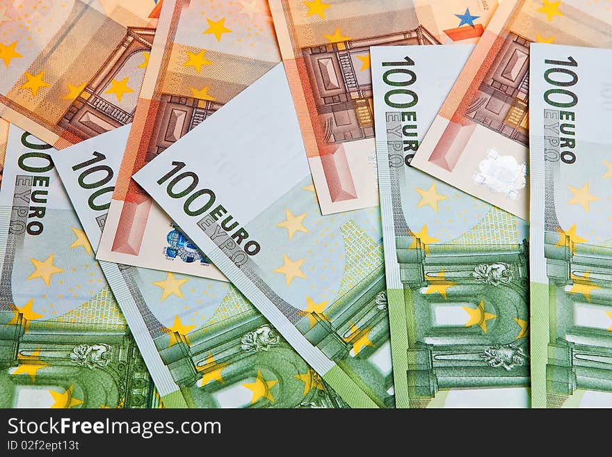 100 and 50 Euro banknotes.