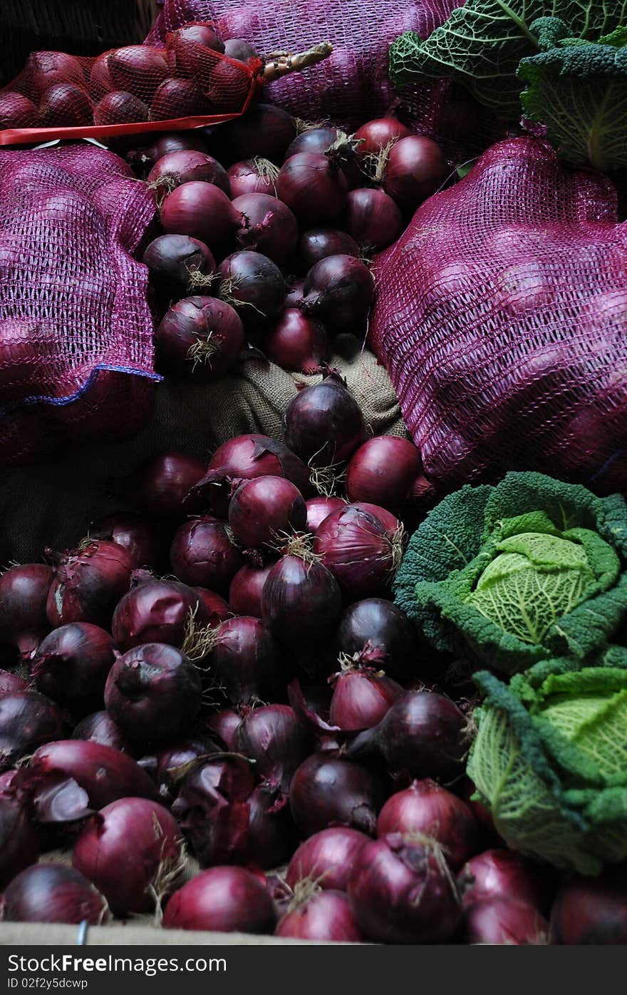 Red onions and cabbages at market stall