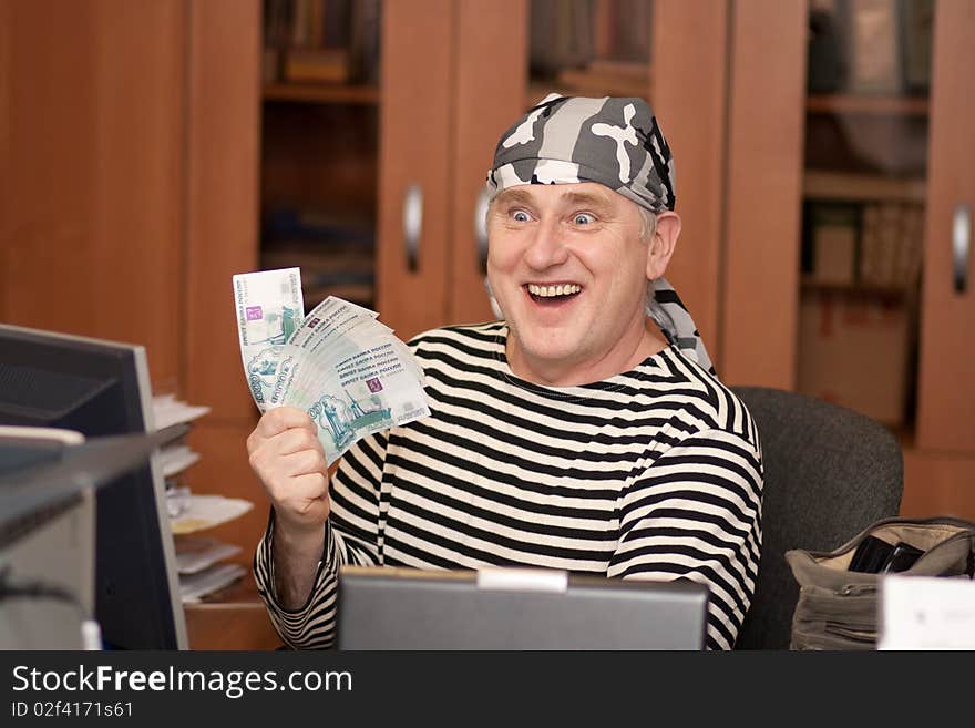 Sailor with money infront of computer