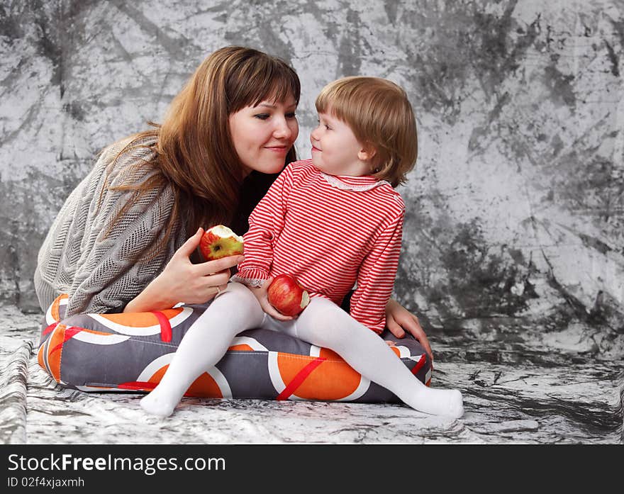 The little girl with mum