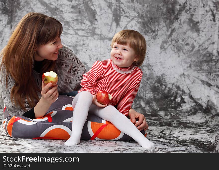 The little girl with mum