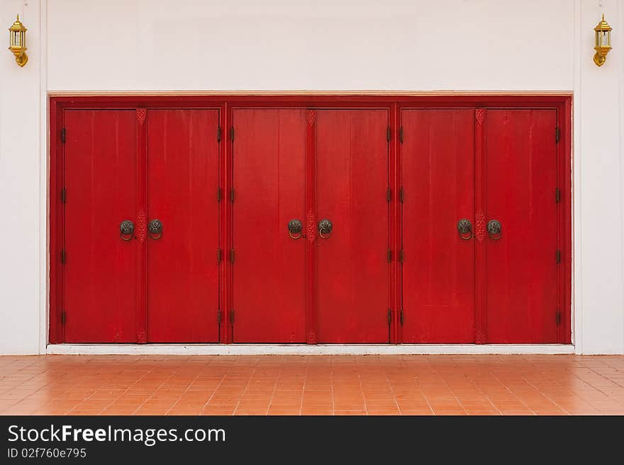 Red doors at a temple in Chiangmai: photo taken on 26/03/10.