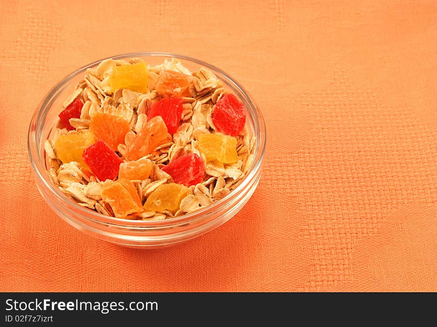 Oatmeal and dried exotic fruits