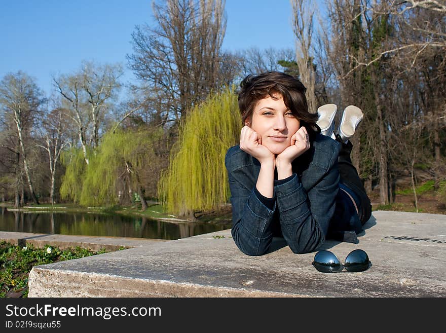 Young caucazsian girl in the park