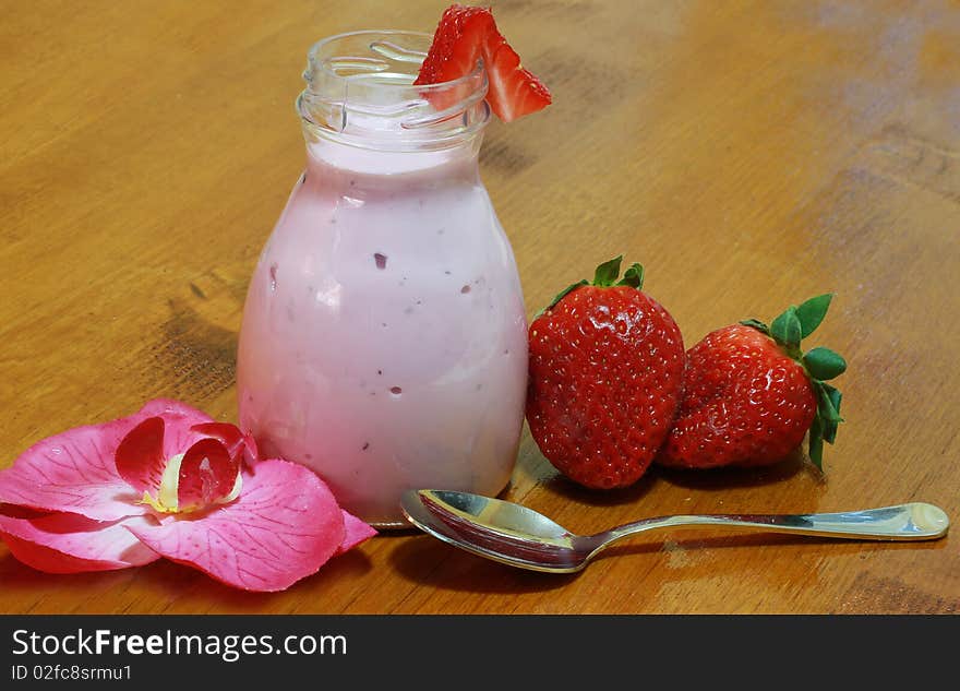 A picture of  yogurt with strawberries