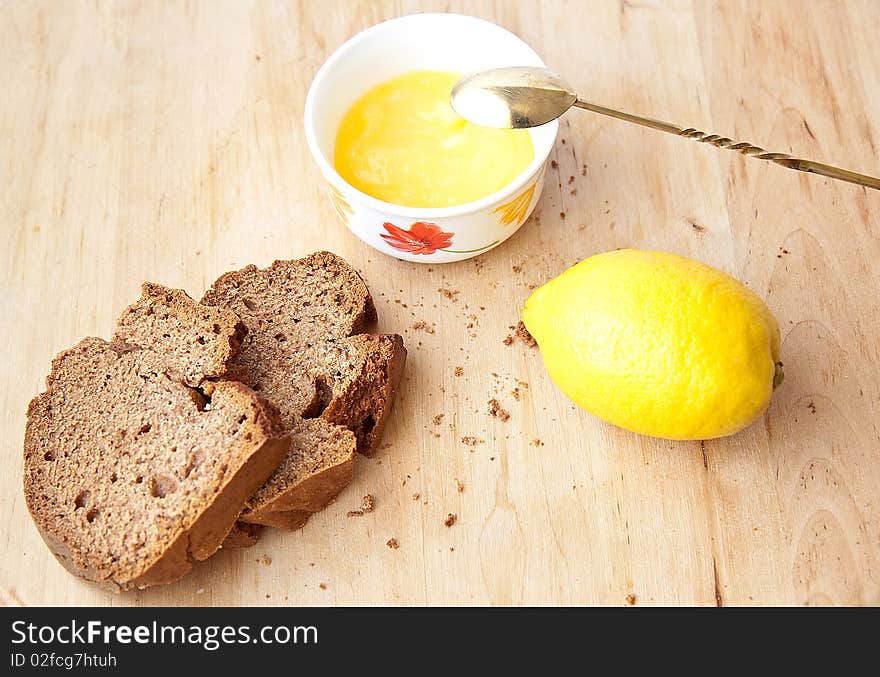 Slices of fresh bread with lime and souse for breakfast