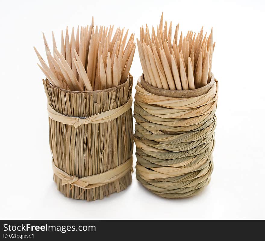 Round bamboo box of toothpicks