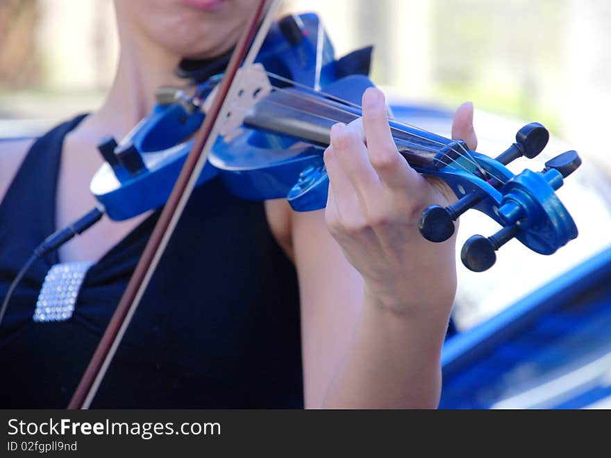 Young woman playing violion