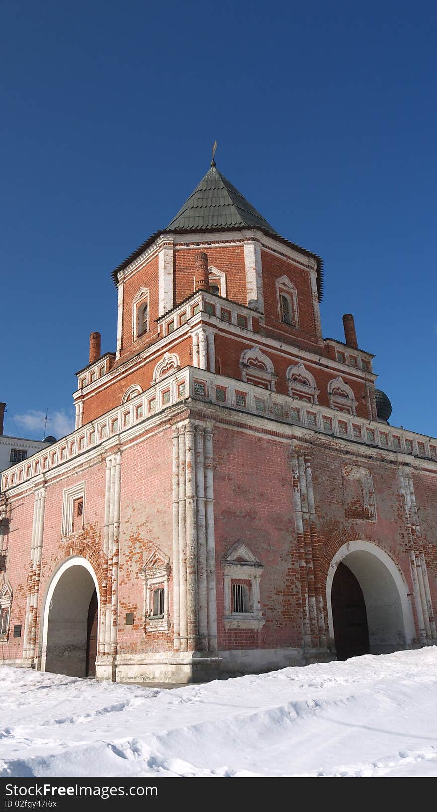 Izmaylovo district.
Russian watch tower in Moscow near the Partizanskaya metro station and Serebriano-Vinogradny Pond (residence of Russian Tsar Aleksi Mikhailovich - father of Peter the Great).