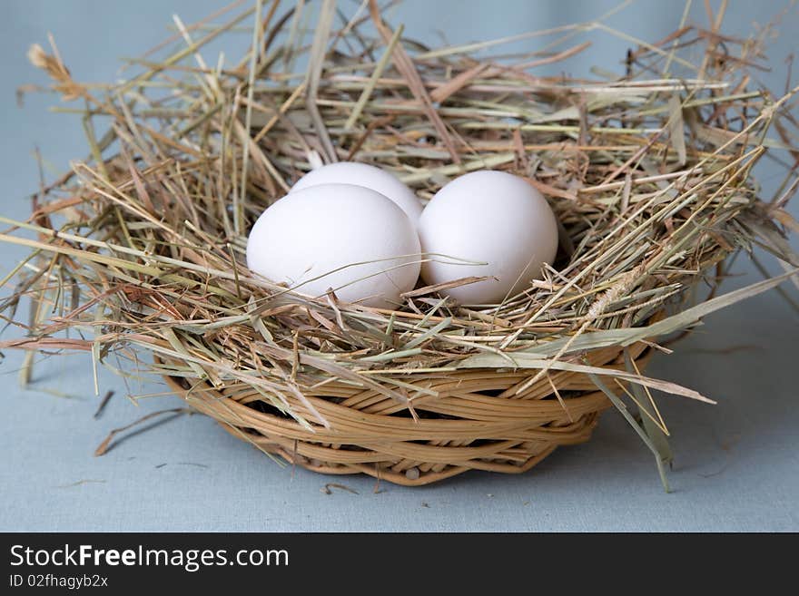 White eggs lies in basket