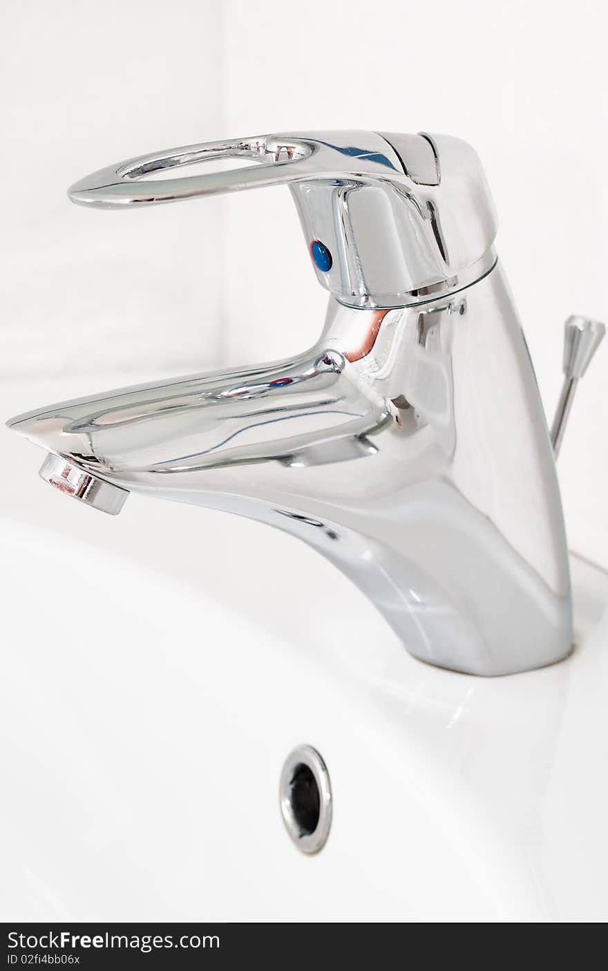 One chrome faucet in washbowl in bath room o white pile