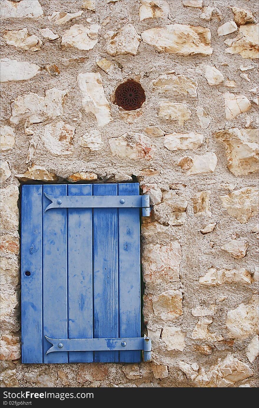 Blue strand on a wall