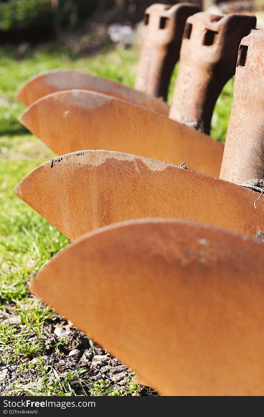 Rusted plough array