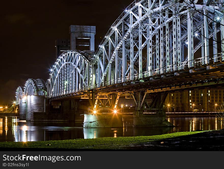 Railroad bridge in Saint-Petersburg at night