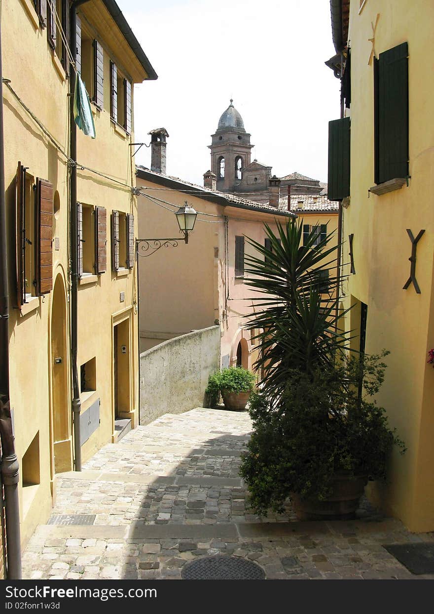 Italy cramped alleyway