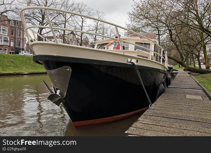 Ship Derby 7 shooting from the front angle, the Dutch canals