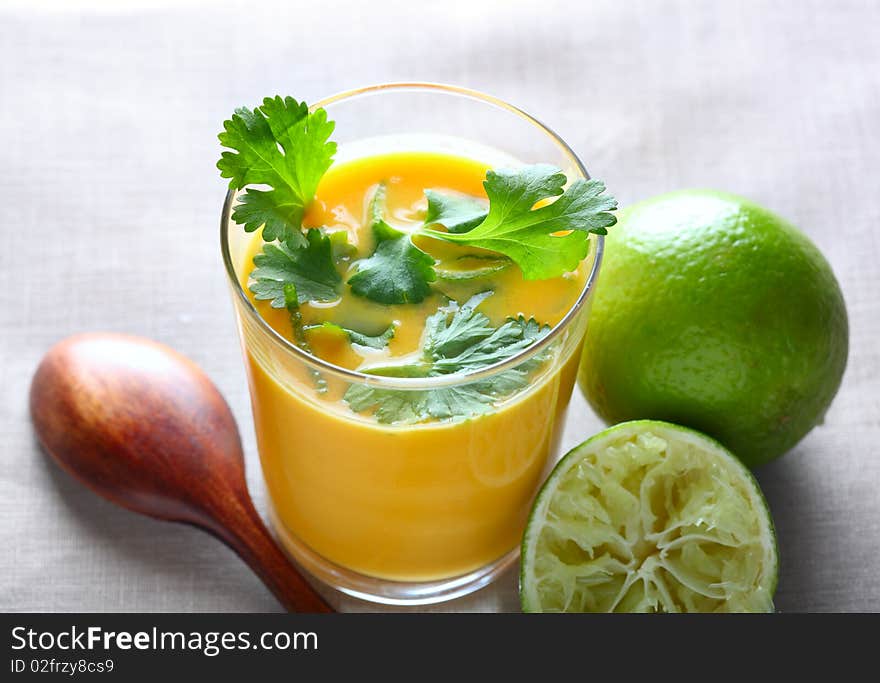 Cream soup of carrots and lime