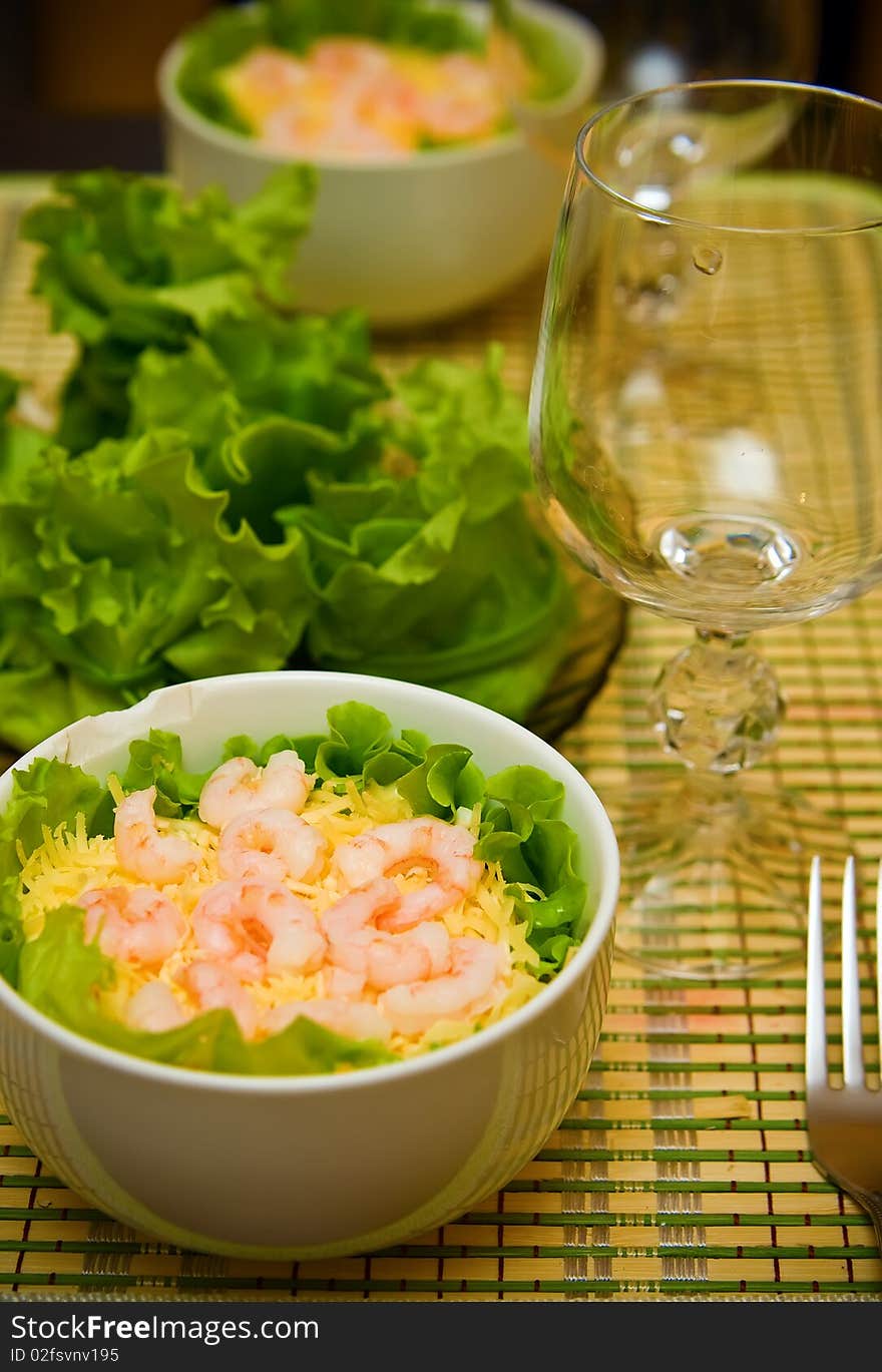 Two-course dinner - bags made of lettuce and a salad with cheese and shrimp