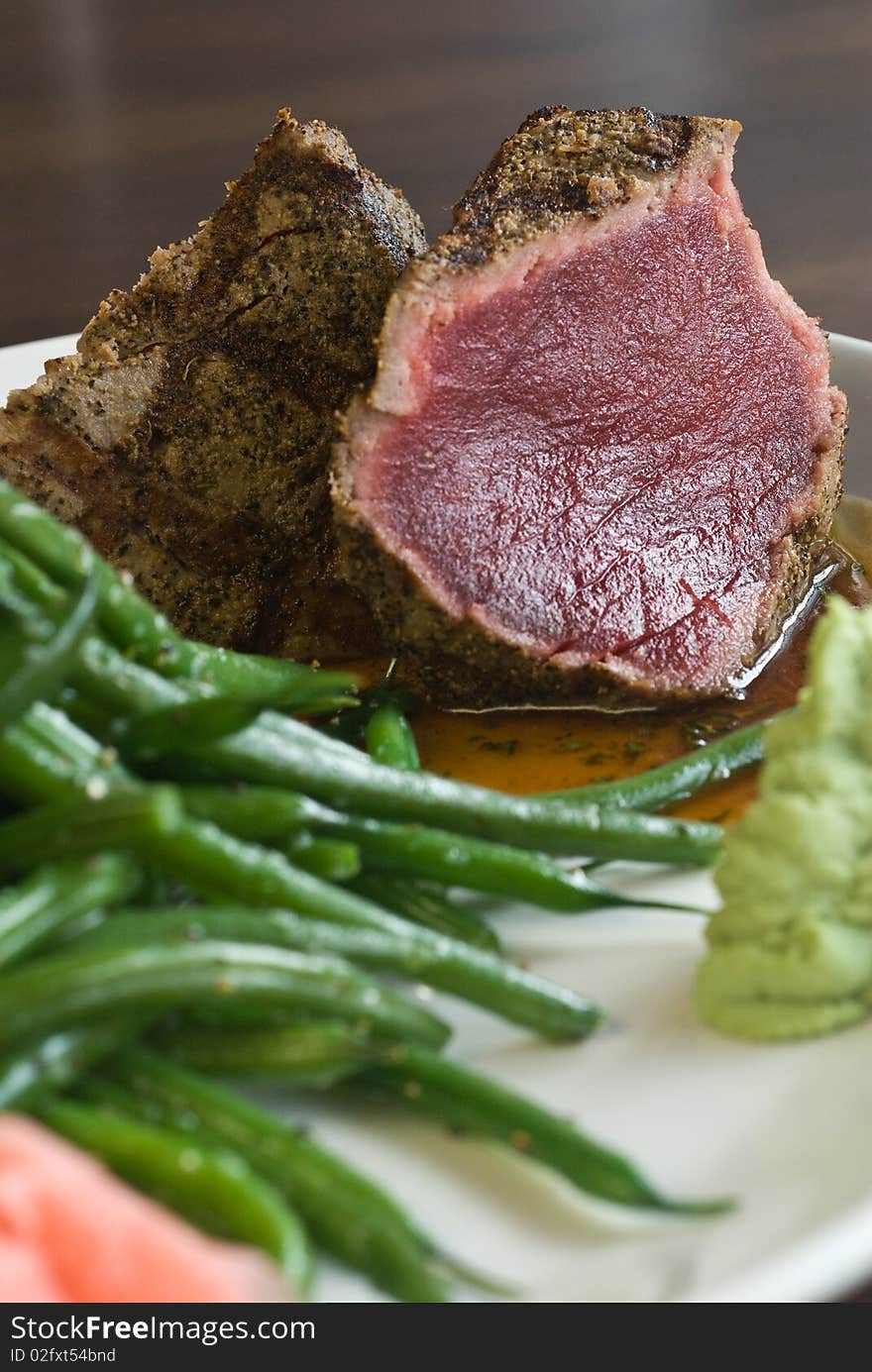 Grilled tuna steak with garlic green beans