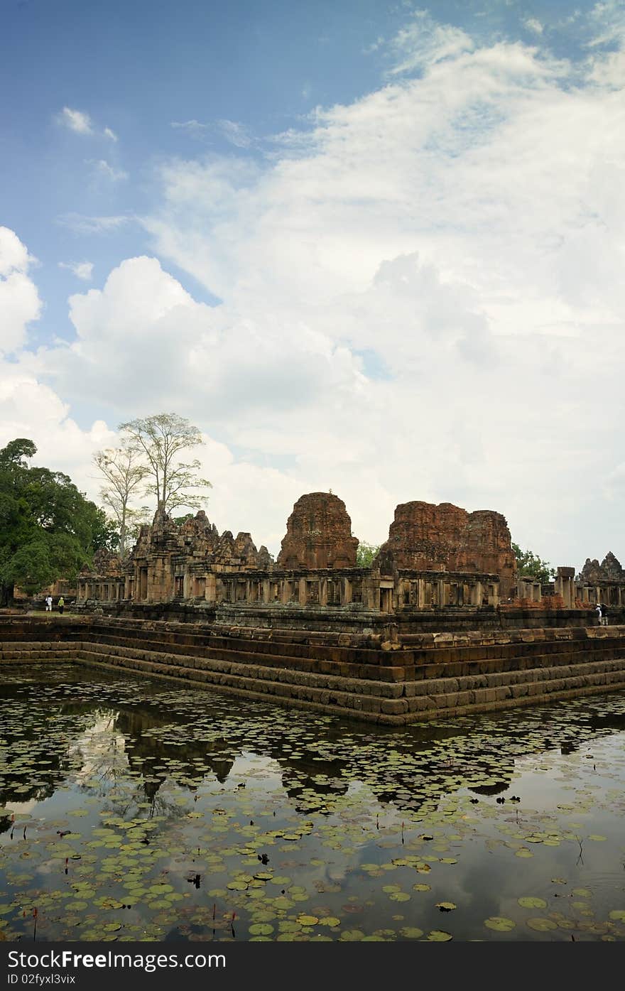 Muang Tam Sanctuary, pond and vertical