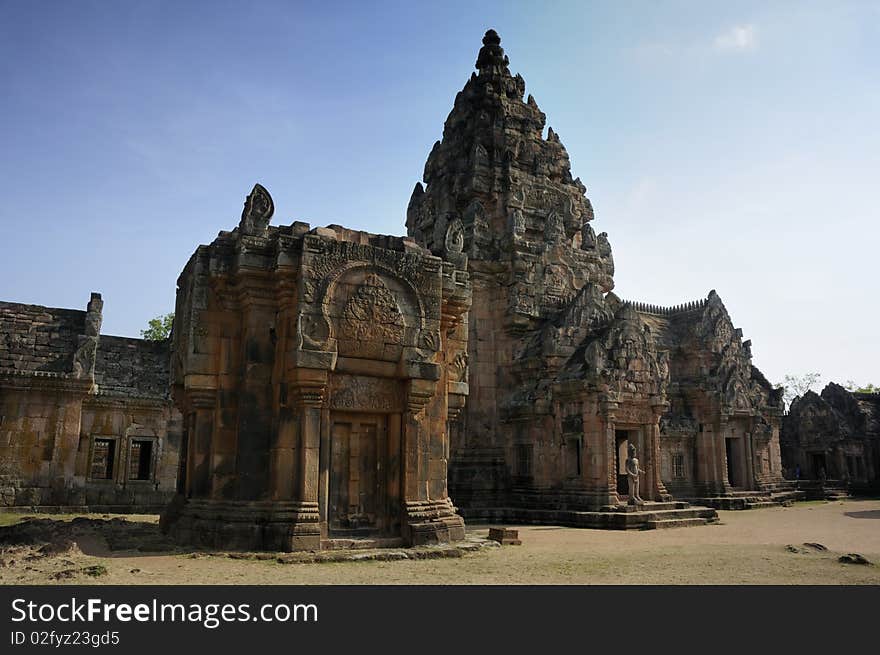 Muang Tam Sanctuary wide shot