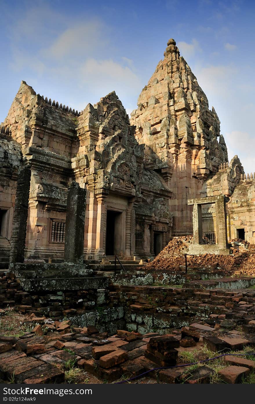 Muang Tam Sanctuary vertical