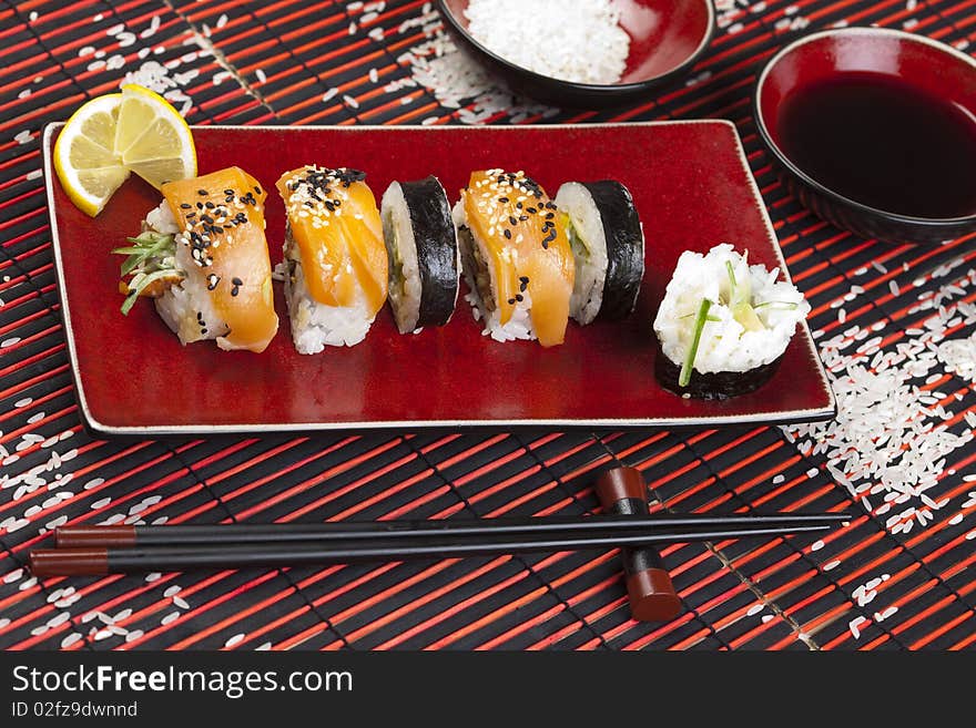 A complete sushi meal with chopsticks on tatami mat