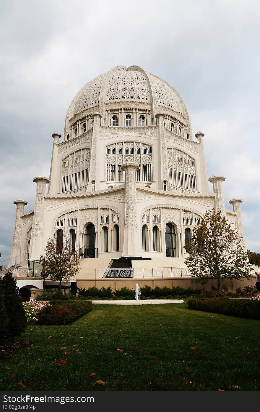 Bahá'í  House of Worship, a white temple, in Linden, Chicago. Bahá'í  House of Worship, a white temple, in Linden, Chicago