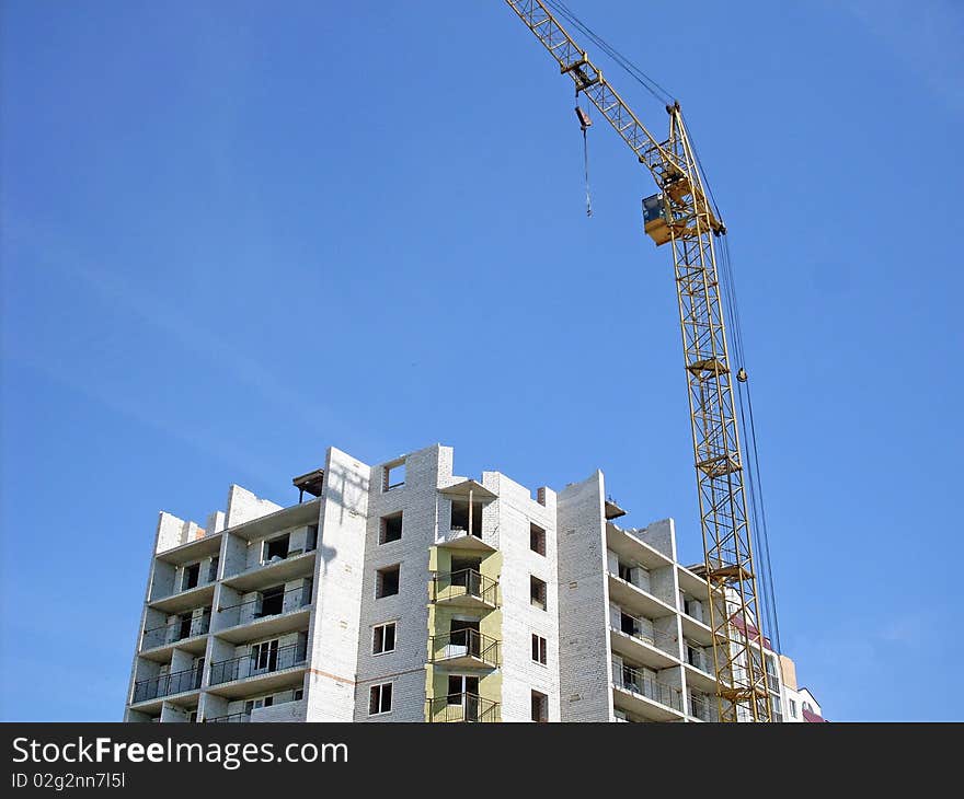 The tower crane and apartment house building