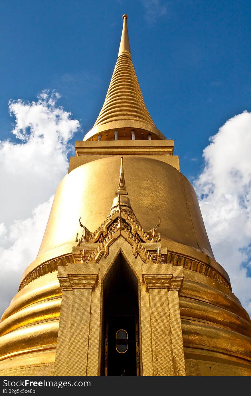 Wat Pra Kaeo Front Golden Pagoda Bangkok Thailand