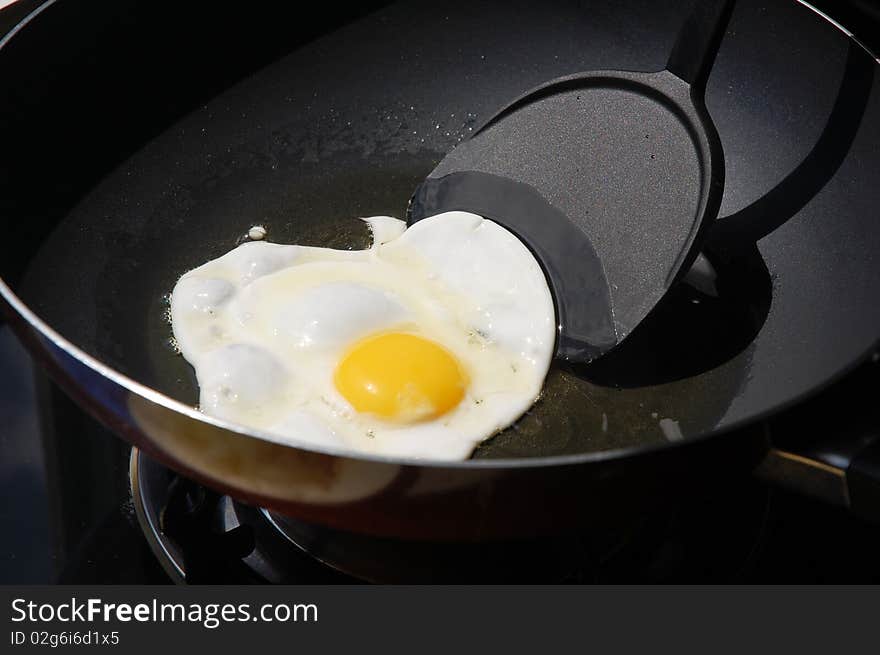 Frying egg