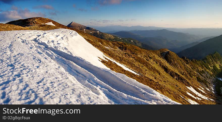 Snow arrow points to the mountain Hoverla. This is the highest mountain of the Ukrainian Carpathians, with an altitude of 2061 meters. Snow arrow points to the mountain Hoverla. This is the highest mountain of the Ukrainian Carpathians, with an altitude of 2061 meters.