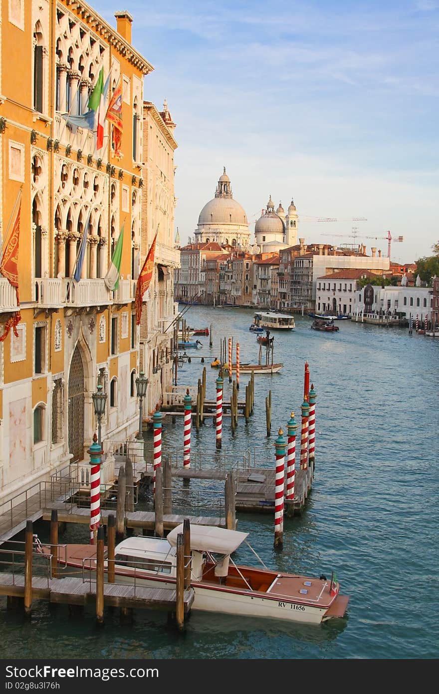 View of the grand canal and the Bas�lica Santa Maria della Salute