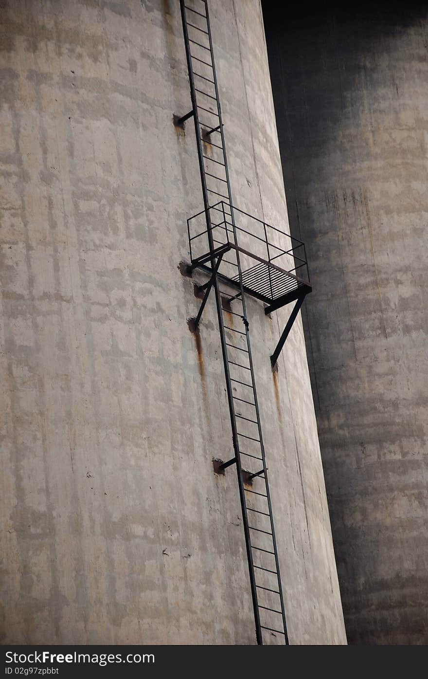 Very danger stairs .
Photo taken on : April 12,2010