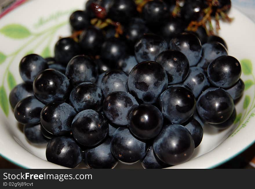 The grapes in the plate