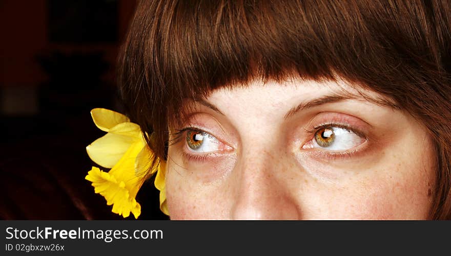 Mysterious young woman with daffodil