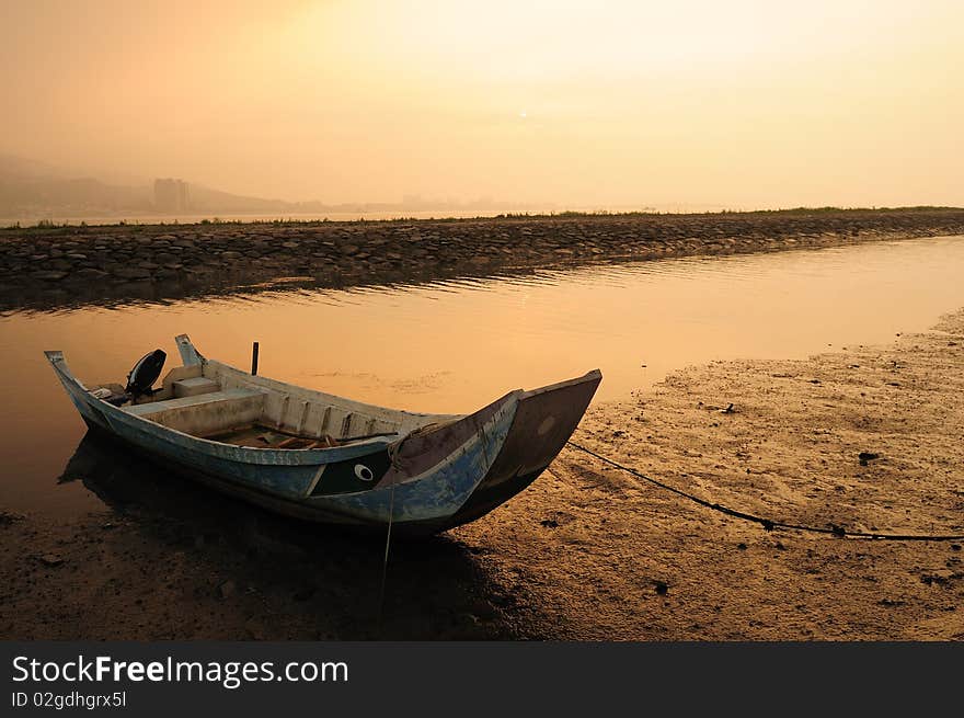 A Boat stopped at the beach.
Twilight photos