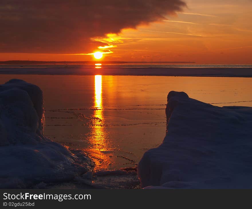 Freezing sea shore in the romantic evening light